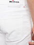 pantalones cortos vaqueros con parche de logotipo